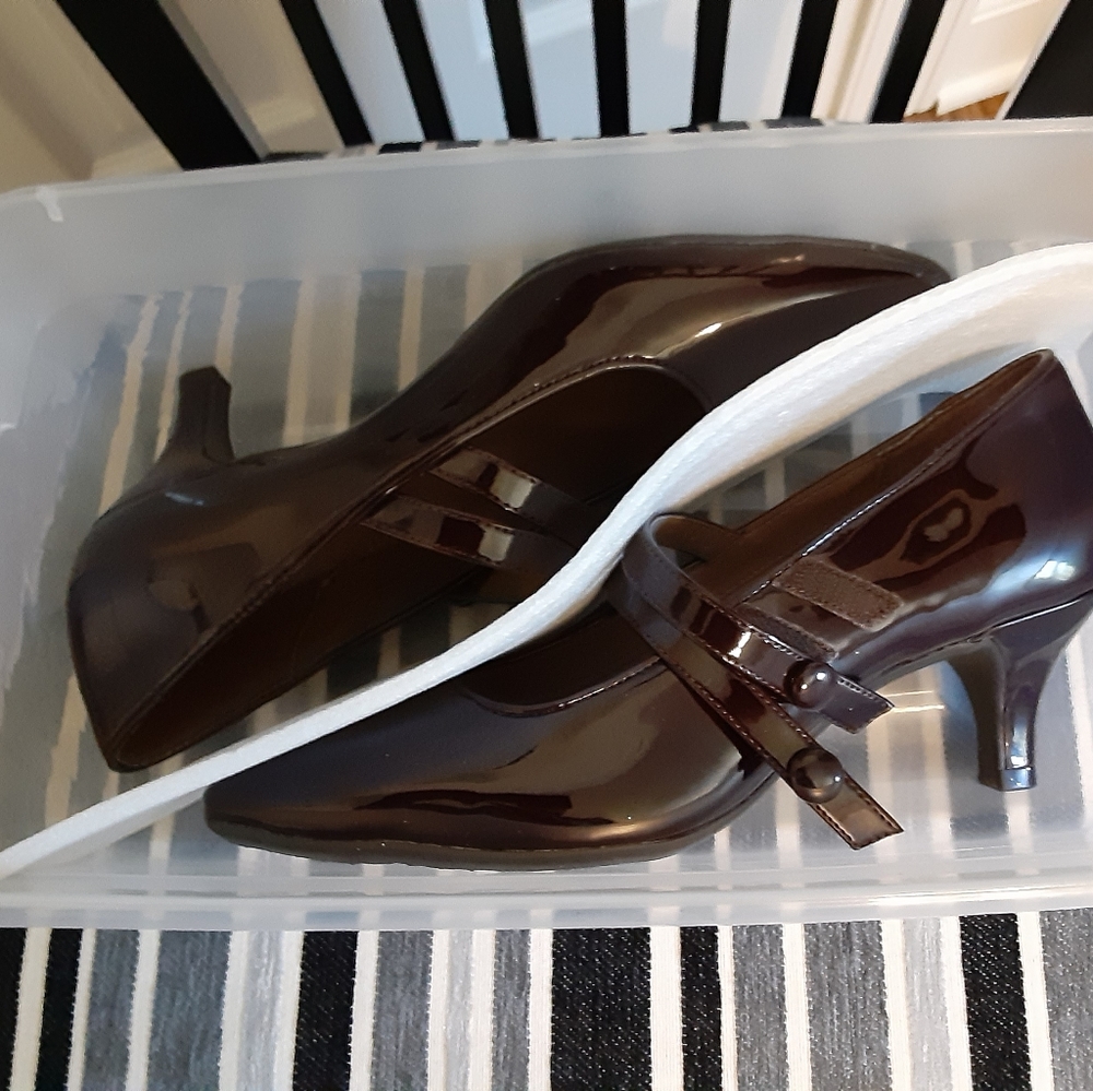 Shoes - Picture 2 of 4